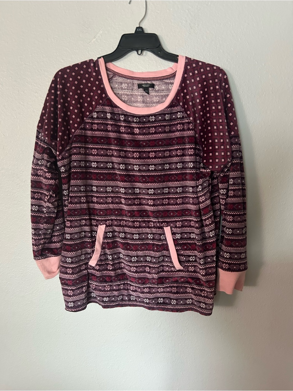 Simply Vera Vera Wang Maroon and Pink woman’s Pajama Top